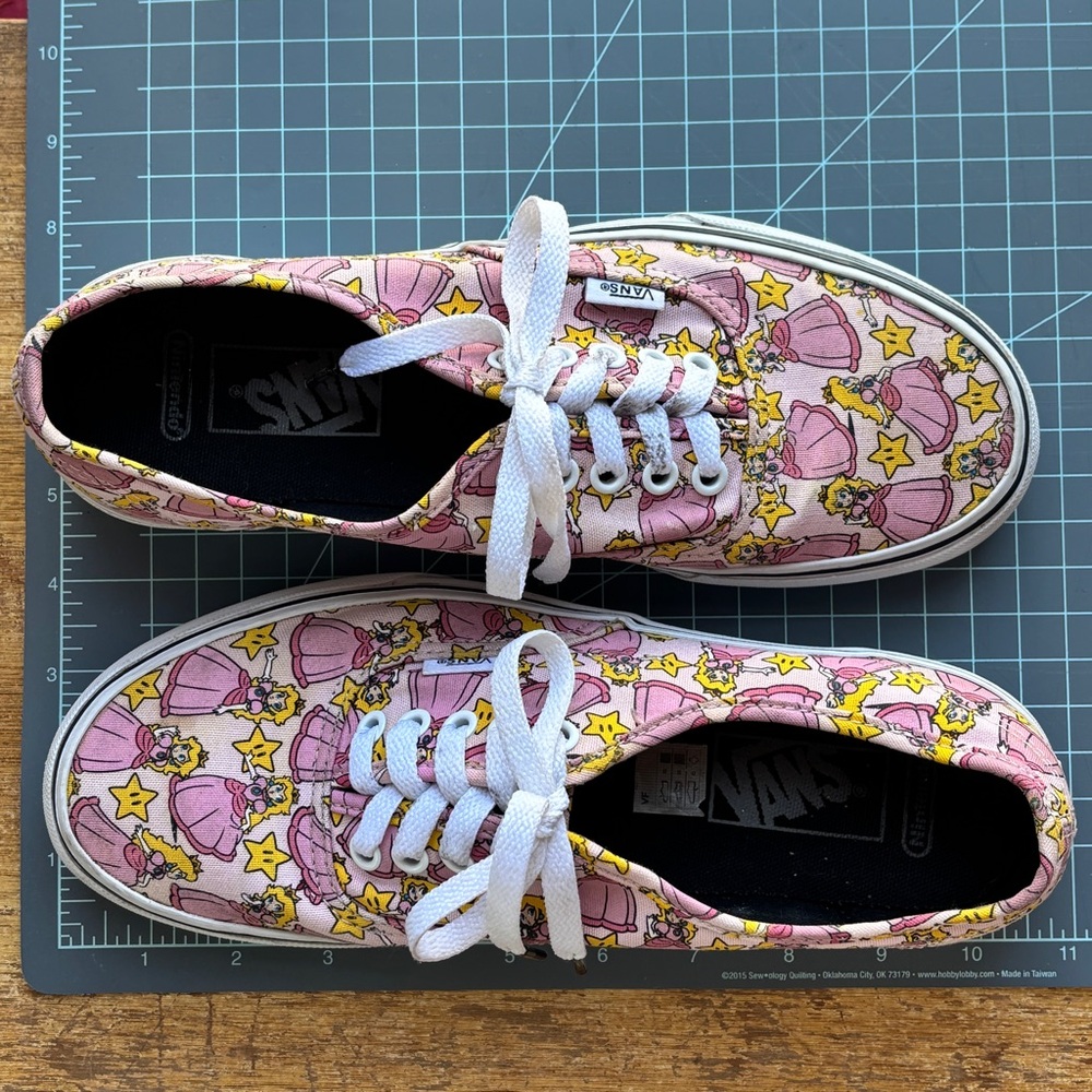 VANS x Nintendo Authentic Princess Peach Sneakers RARE Size 7M/8.5W - Picture 4 of 13